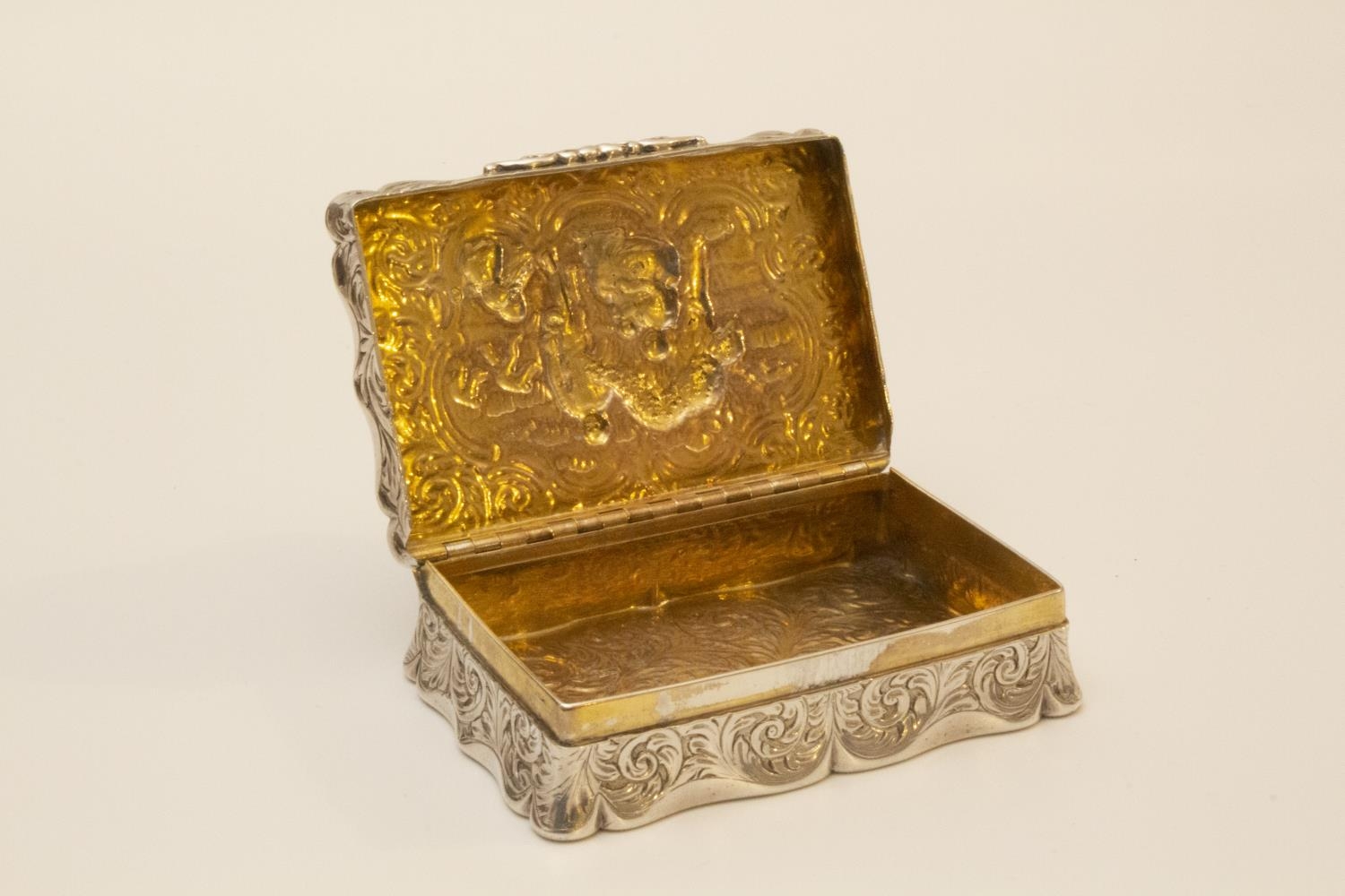 A George IV Sterling Silver Table Snuff Box. Edward Smith. Birmingham 1829. Embossed with figures in - Image 3 of 4