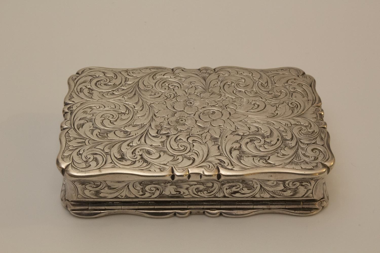 A Victorian Sterling Silver Table Snuff Box. Frederick Marson. Birmingham 1859. Engraved with a - Image 5 of 5