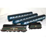 Hornby 34085 501 Squadron locomotive and tender BRb Golden Arrow black, with three Golden Arrow