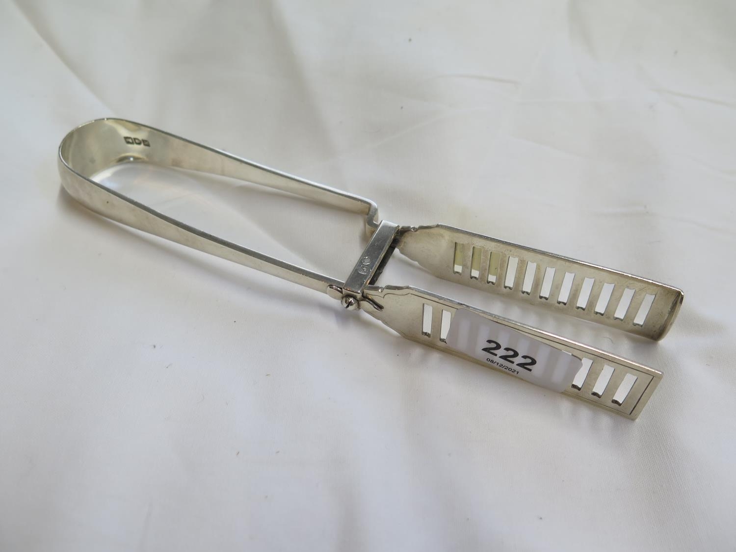 A Good Pair of Edwardian Asparagus Tongs William Hutton. London 1905. Quite plain. 23cm long. 145