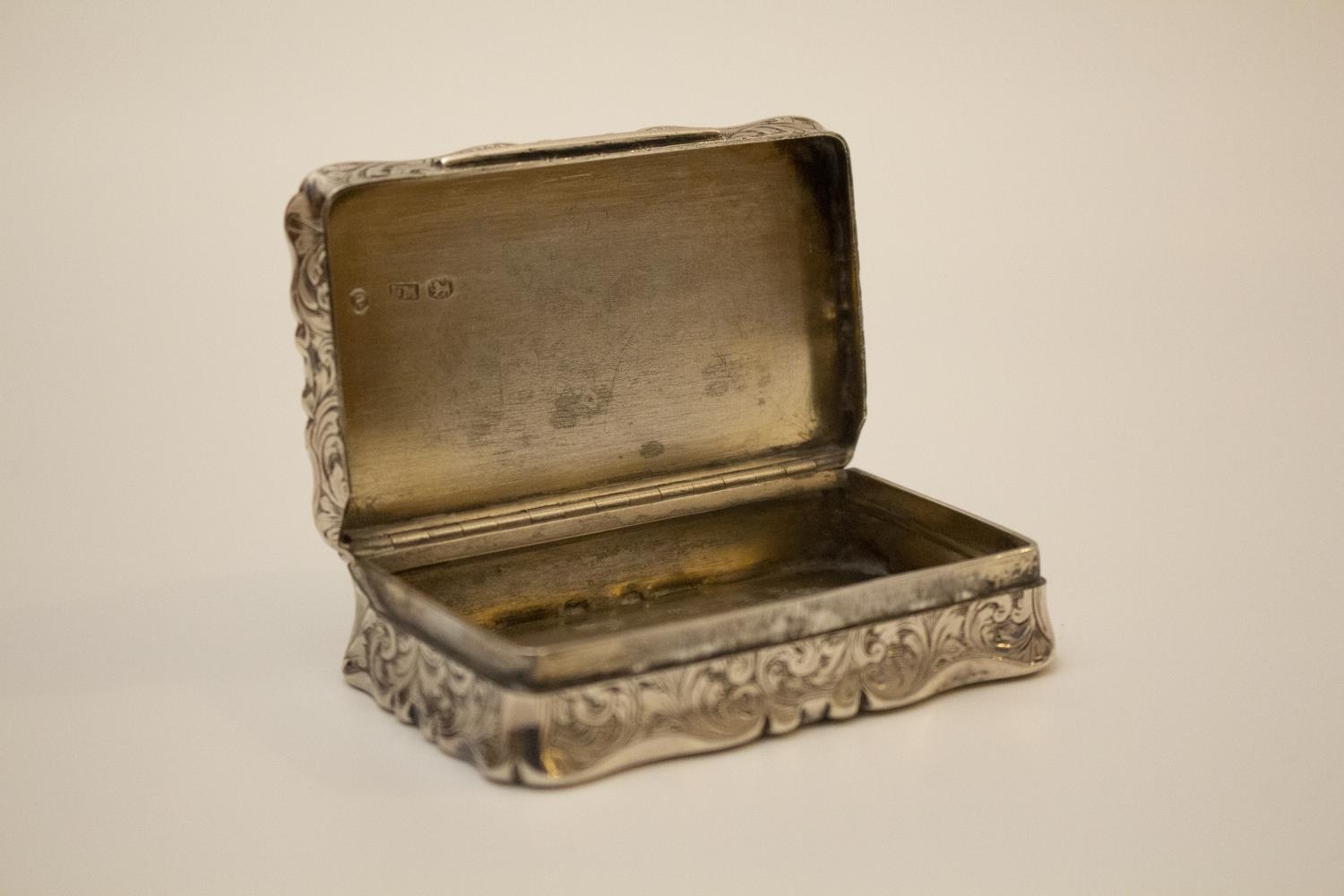 A Victorian Sterling Silver Table Snuff Box. Frederick Marson. Birmingham 1859. Engraved with a - Image 3 of 5