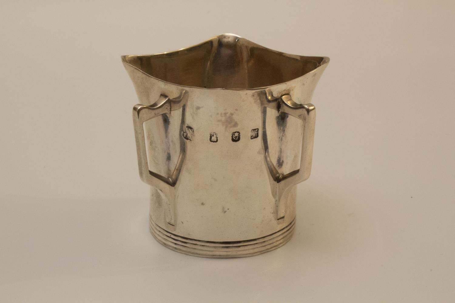 An Irish Sterling Silver Three handled Tig. Makers mark JW over ECW. Dublin. 1926. Quite plain. 5 cm - Image 2 of 2