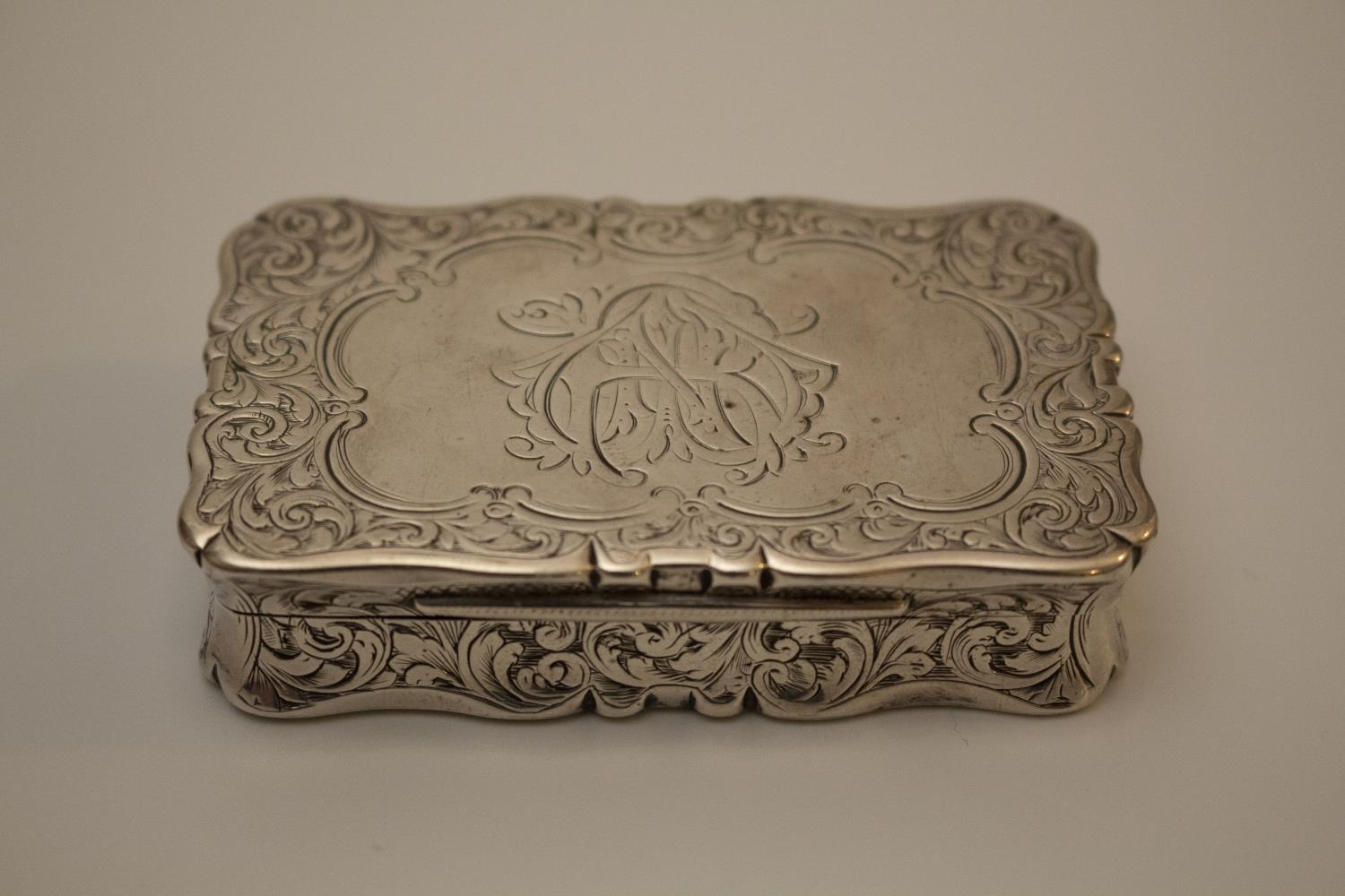 A Victorian Sterling Silver Table Snuff Box. Frederick Marson. Birmingham 1859. Engraved with a - Image 4 of 5