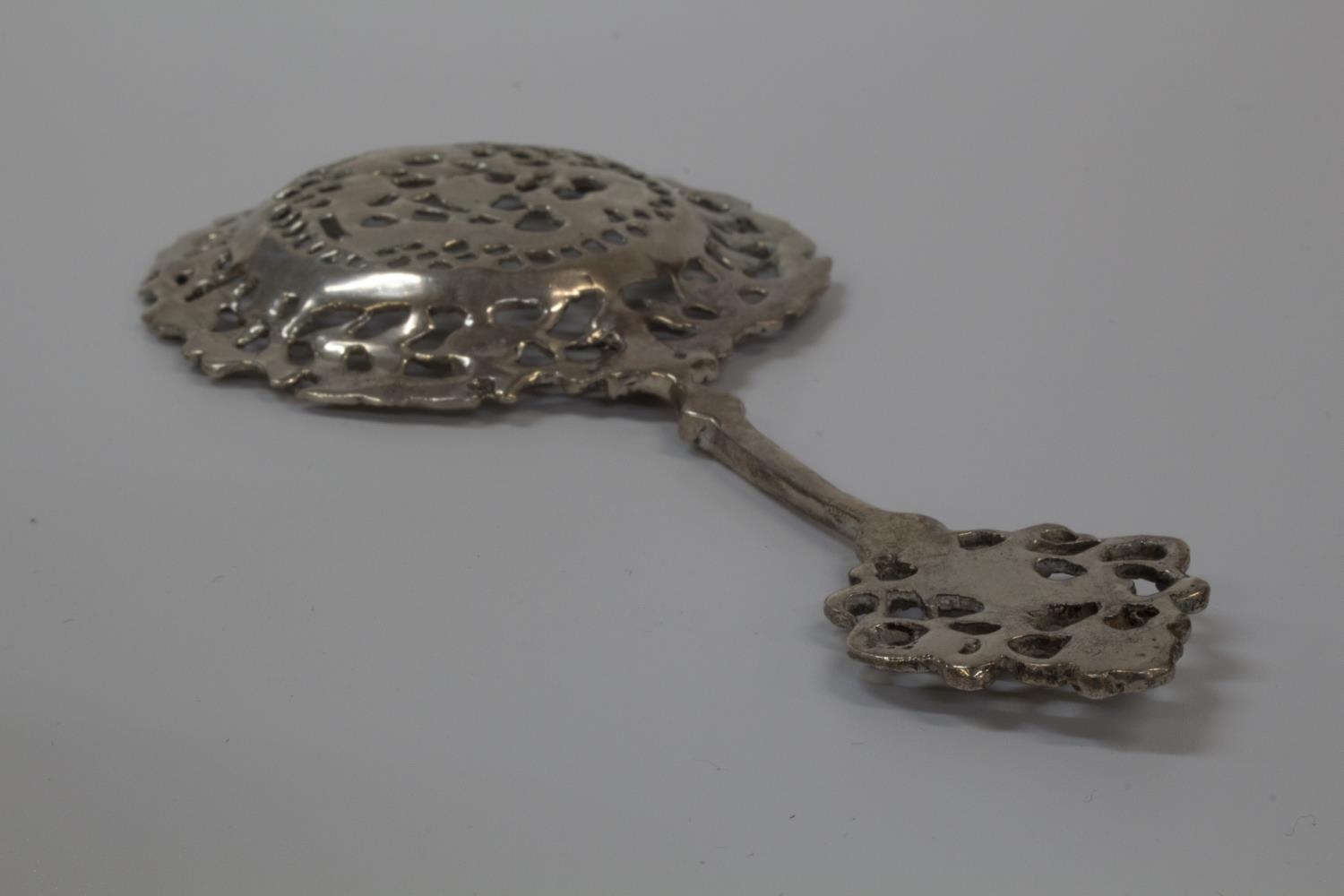 An English Tea Strainer in Continental style. Levi & Salaman. Birmingham 1863. Cast with exotic - Image 3 of 6