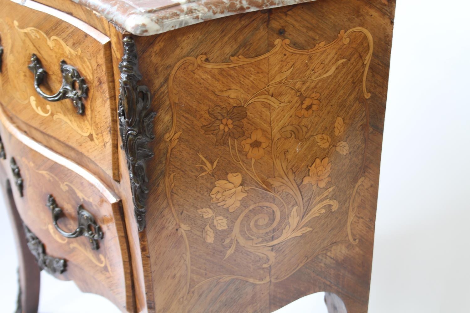A Louis XVI French Marble top Marquetry Commode. Late 18th century. Of small proportions. In - Image 3 of 3