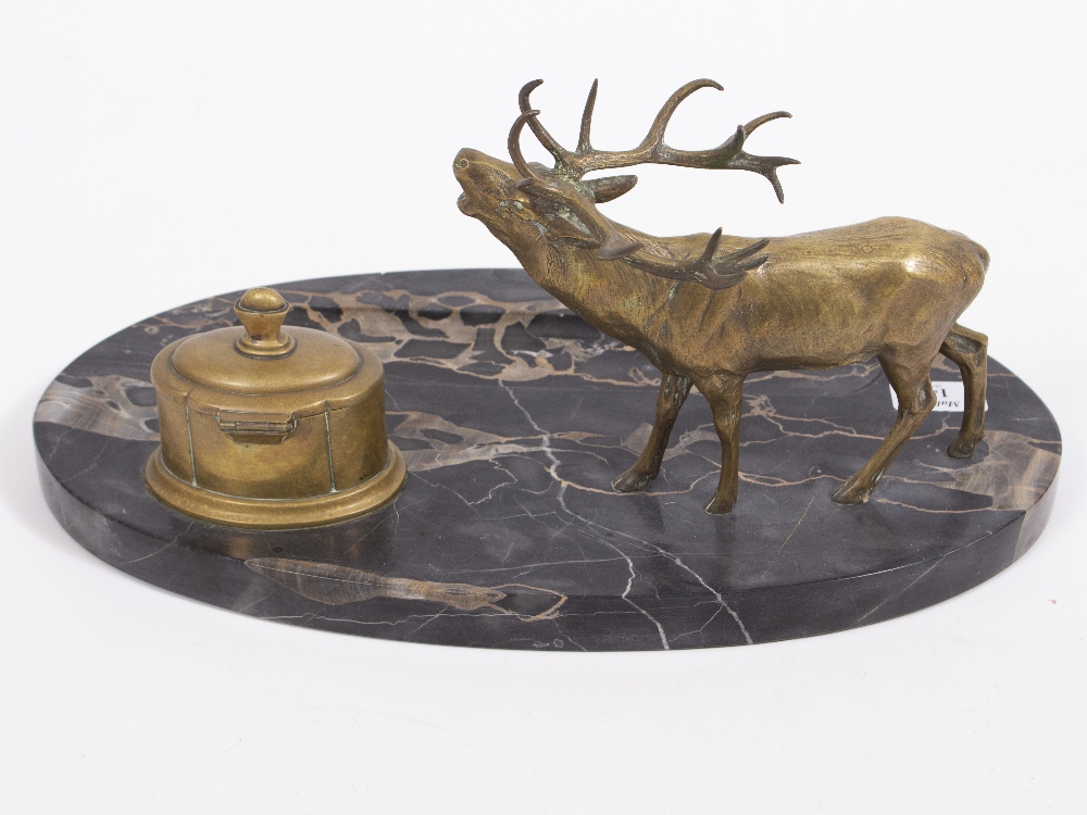 A LATE 19TH / EARLY 20TH CENTURY BRASS STAG AND INKWELL DESK STAND with an oval black marble base, - Image 5 of 5