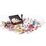 A COLLECTION OF JEWELLERY, COSTUME JEWELLERY AND COINS to include a 9 carat gold and opal set