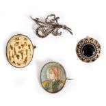 A VICTORIAN YELLOW METAL CIRCULAR HARDSTONE SET ENAMEL DECORATED MOURNING BROOCH 3.1cm diameter, the