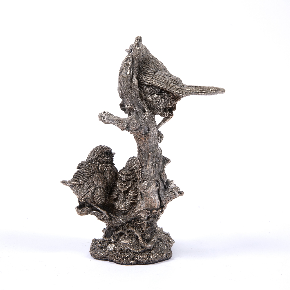 A CONTEMPORARY SILVER COVERED SCULPTURE depicting a robin and two of its young perched on a - Image 2 of 2