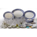 A SMALL QUANTITY OF GLASSWARE AND CERAMICS to include a set of six vine engraved wine glasses,