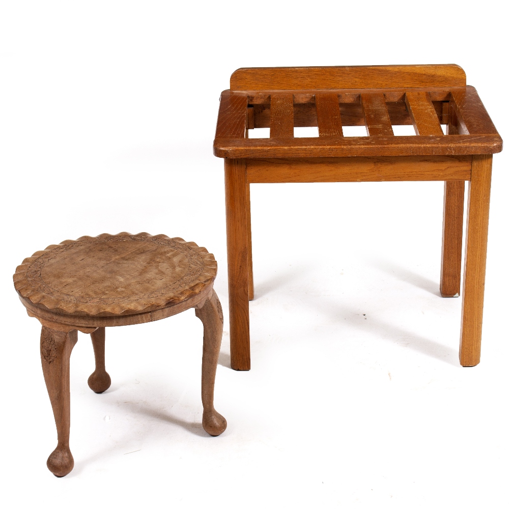 A 19TH CENTURY MAHOGANY SIDE TABLE with a black leather inset top and square tapering legs - Image 2 of 5