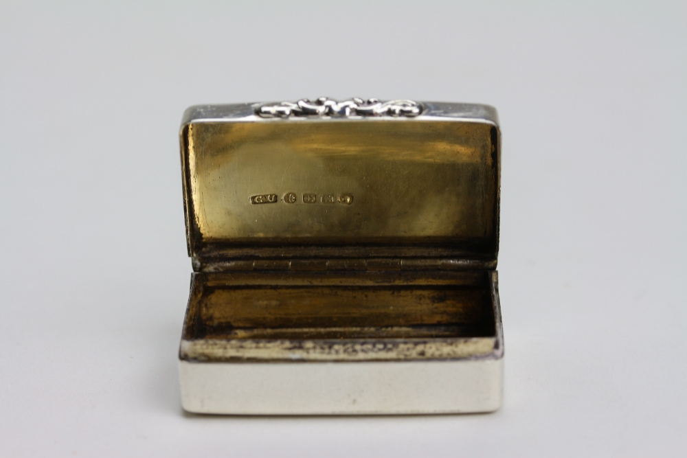 A WILLIAM IV SILVER SNUFF BOX by George Unite with marks for Birmingham 1833, 5cm wide x 3.2cm - Bild 2 aus 3