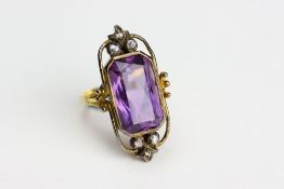 A LATE 19TH / EARLY 20TH CENTURY 9 CARAT GOLD BAGUETTE CUT AMETHYST AND WHITE STONE INSET RING