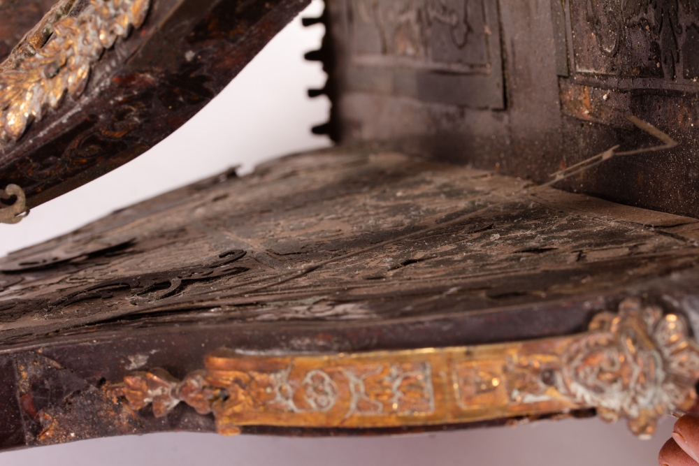 A 19TH CENTURY BOULLE STYLE BRACKET with cast ornament including masks, 42cm wide x 23cm deep x 40cm - Image 3 of 4