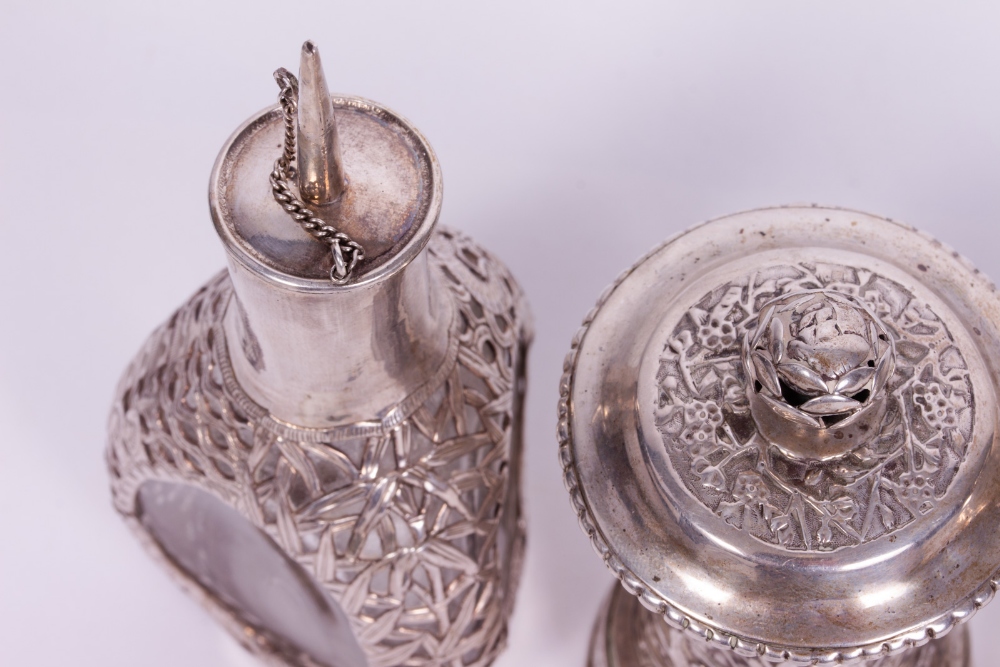 A PAIR OF EARLY 20TH CENTURY ORIENTAL WHITE METAL PEPPER GRINDERS with embossed floral decoration, - Image 3 of 5