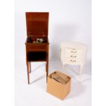 AN EDWARDIAN MAHOGANY CASED GRAMOPHONE 43cm wide x 50cm deep x 85cm high and a collection of 78's