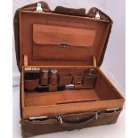 AN EARLY TO MID 20TH CENTURY TAN LEATHER VANITY CASE