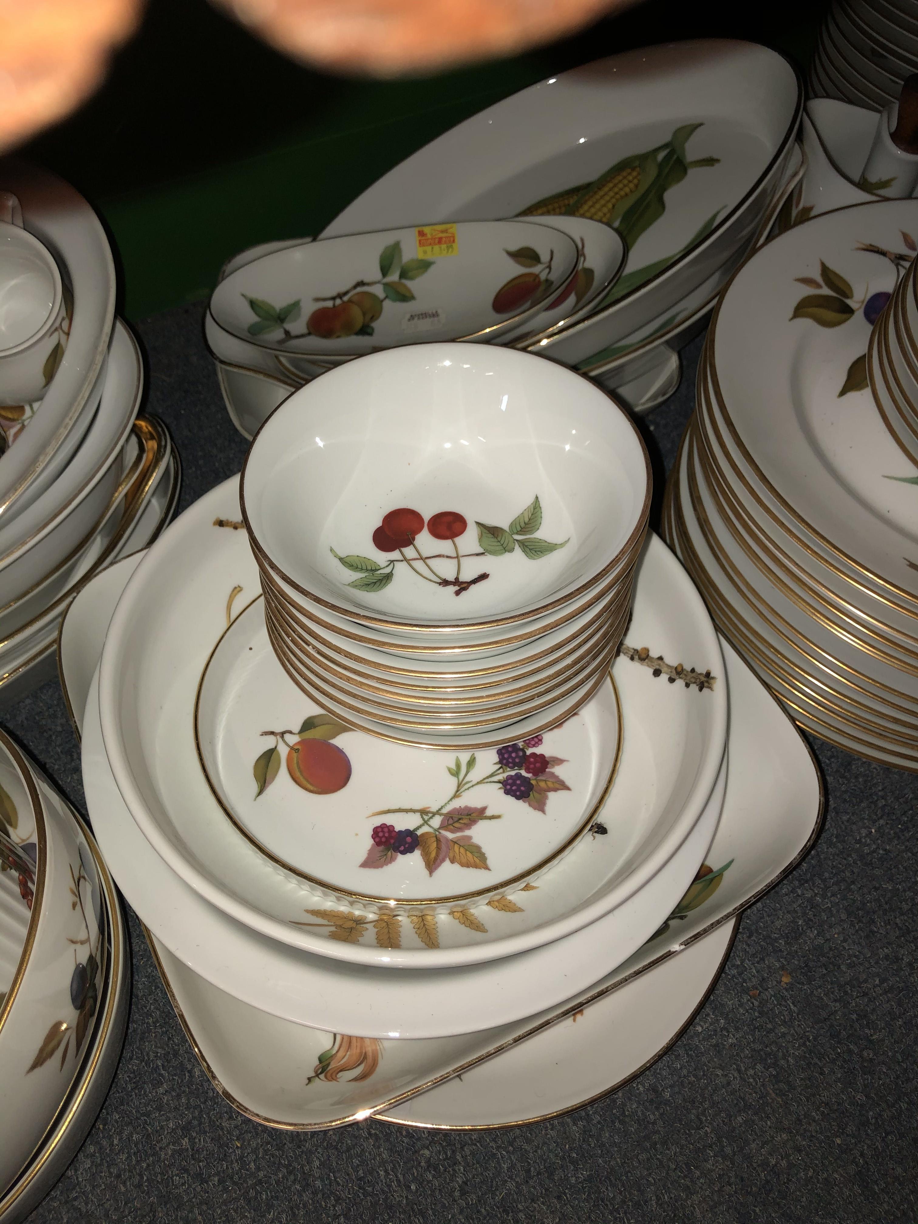 A COLLECTION OF ROYAL WORCESTER EVESHAM PATTERN PORCELAIN consisting of twelve dinner plates, thirty - Image 3 of 3