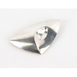 A GEORG JENSEN STERLING SILVER BROOCH numbered 473, 6cm wide Condition: in good condition