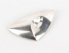 A GEORG JENSEN STERLING SILVER BROOCH numbered 473, 6cm wide Condition: in good condition