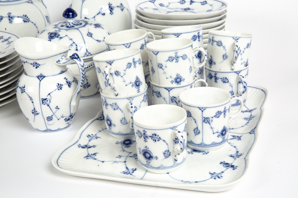 A ROYAL COPENHAGEN BLUE AND WHITE PORCELAIN TEA AND COFFEE SERVICE At present, there is no condition - Image 2 of 4