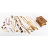 A COLLECTION OF COSTUME JEWELLERY to include cultured pearl necklace and a yellow metal chain marked