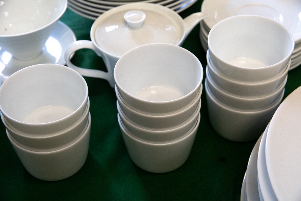 A FRENCH BERNARDAUD LIMOGES WHITE PORCELAIN PART DINNER SERVICE consisting of thirteen bowls, 25.5cm - Image 4 of 5