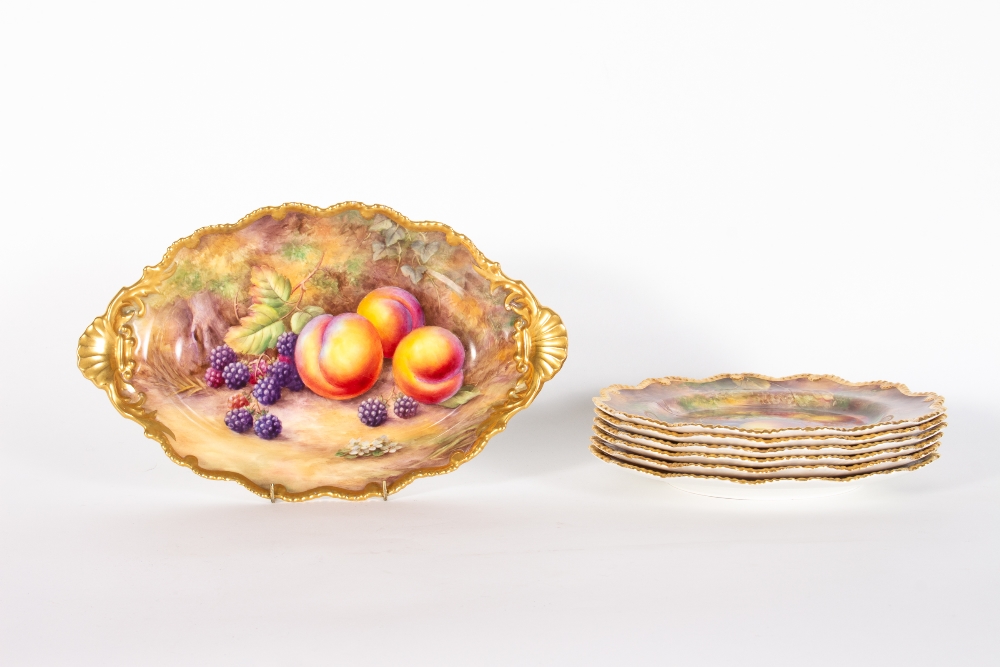 AN EARLY 20TH CENTURY ROYAL WORCESTER PORCELAIN DESSERT SERVICE with hand painted fruit decoration - Image 2 of 9