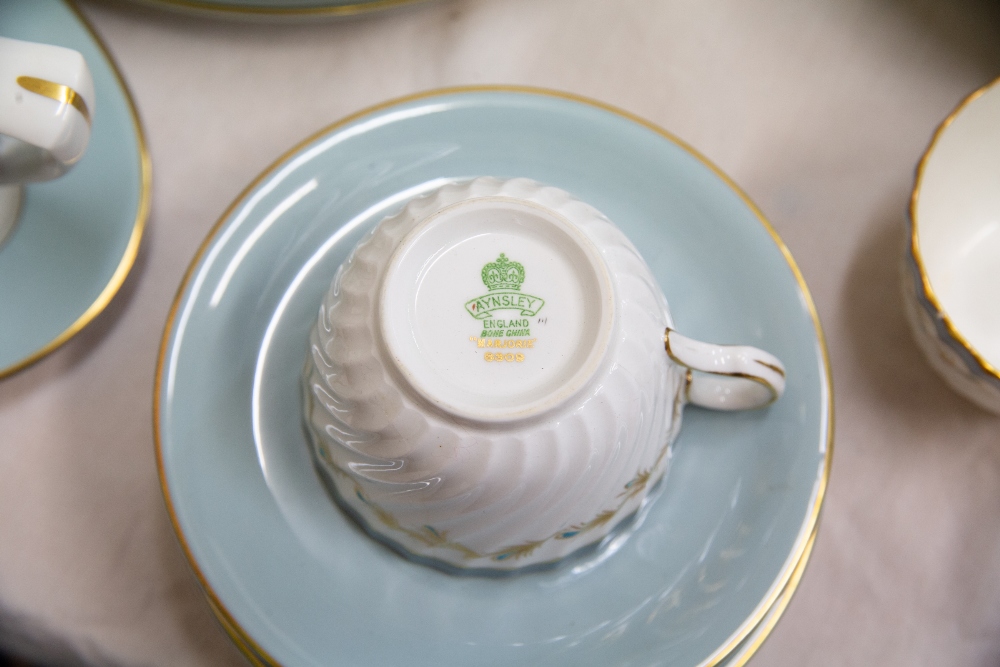 A ROYAL WORCESTER WOODLAND PATTERN PART DINNER SERVICE and Aynsley cups and saucers Condition: the - Image 4 of 4