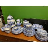 A LARGE COLLECTION OF SPODE ITALIAN PATTERN CHINA to include dinner and tea wares, a ginger jar,