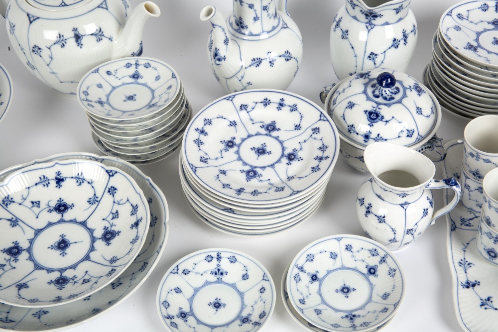 A ROYAL COPENHAGEN BLUE AND WHITE PORCELAIN TEA AND COFFEE SERVICE At present, there is no condition - Image 3 of 4