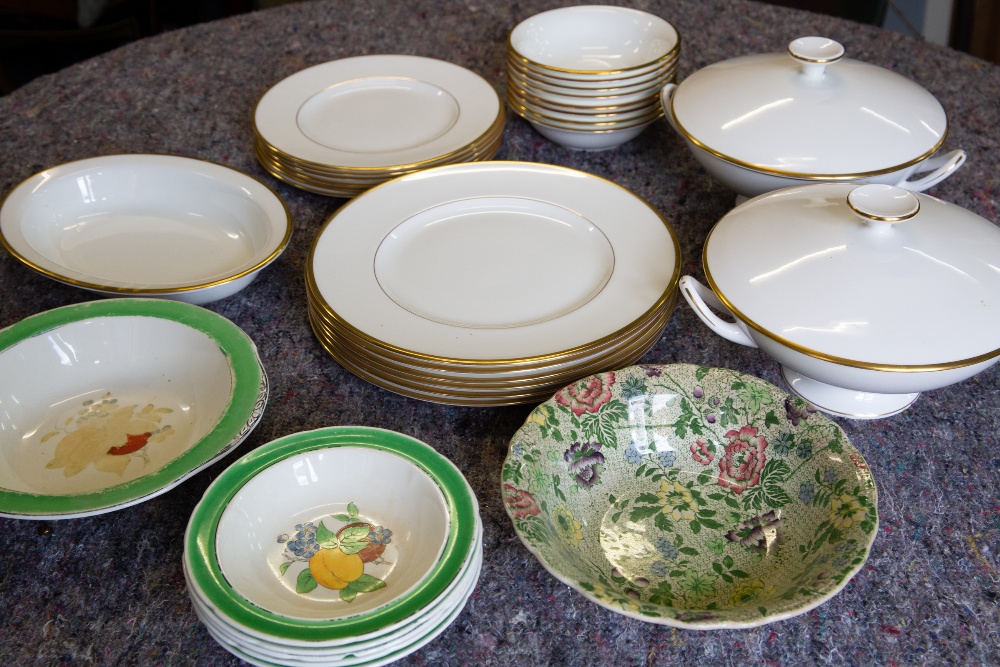 A WEDGWOOD BONE CHINA CALIFORNIA PATTERN SIX PIECE DINNER SERVICE At present there is no condition - Image 2 of 4