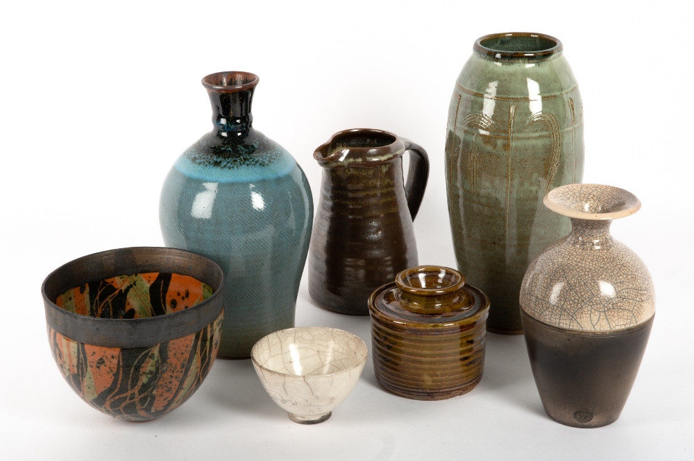 A MIXED COLLECTION OF STUDIO POTTERY to include an Ara Cardew jar and cover, 11cm diameter x 11cm