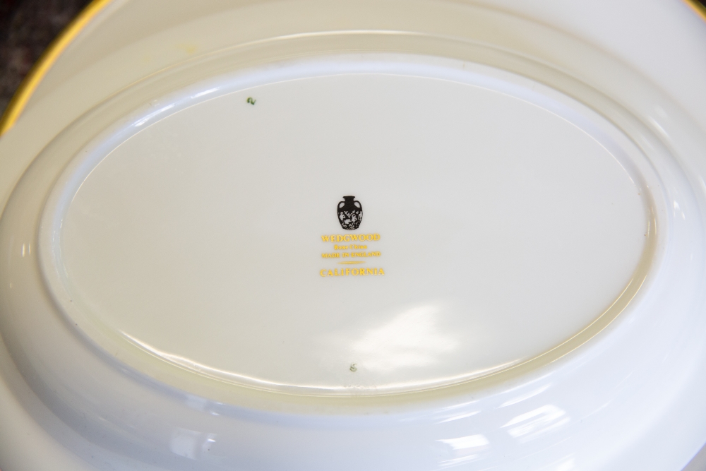 A WEDGWOOD BONE CHINA CALIFORNIA PATTERN SIX PIECE DINNER SERVICE At present there is no condition - Image 3 of 4