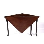 Mahogany corner table 19th Century, with square top having gate-leg supports, 118cm square x 71cm
