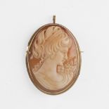 Cameo brooch with indistinctly marked yellow metal mounts, with additional pendant fitting to the