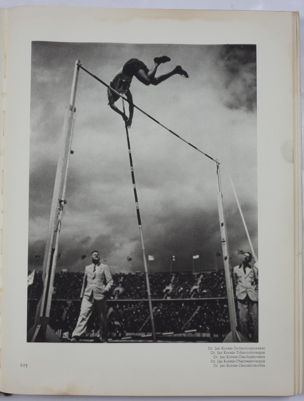 OLYMPIC INTEREST:- RIEFENSTAHL, Leni (1902-2003) 'Schönheit im Olympischen Kampf mit zahlreichen - Image 4 of 8