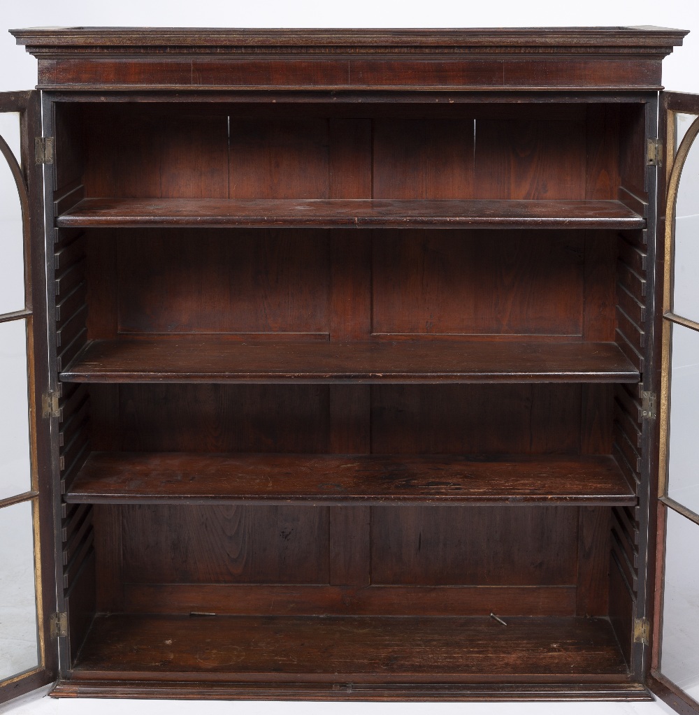 A GEORGE III MAHOGANY BOOKCASE, the top with moulded cornice above two lancet astragal glazed - Image 5 of 5
