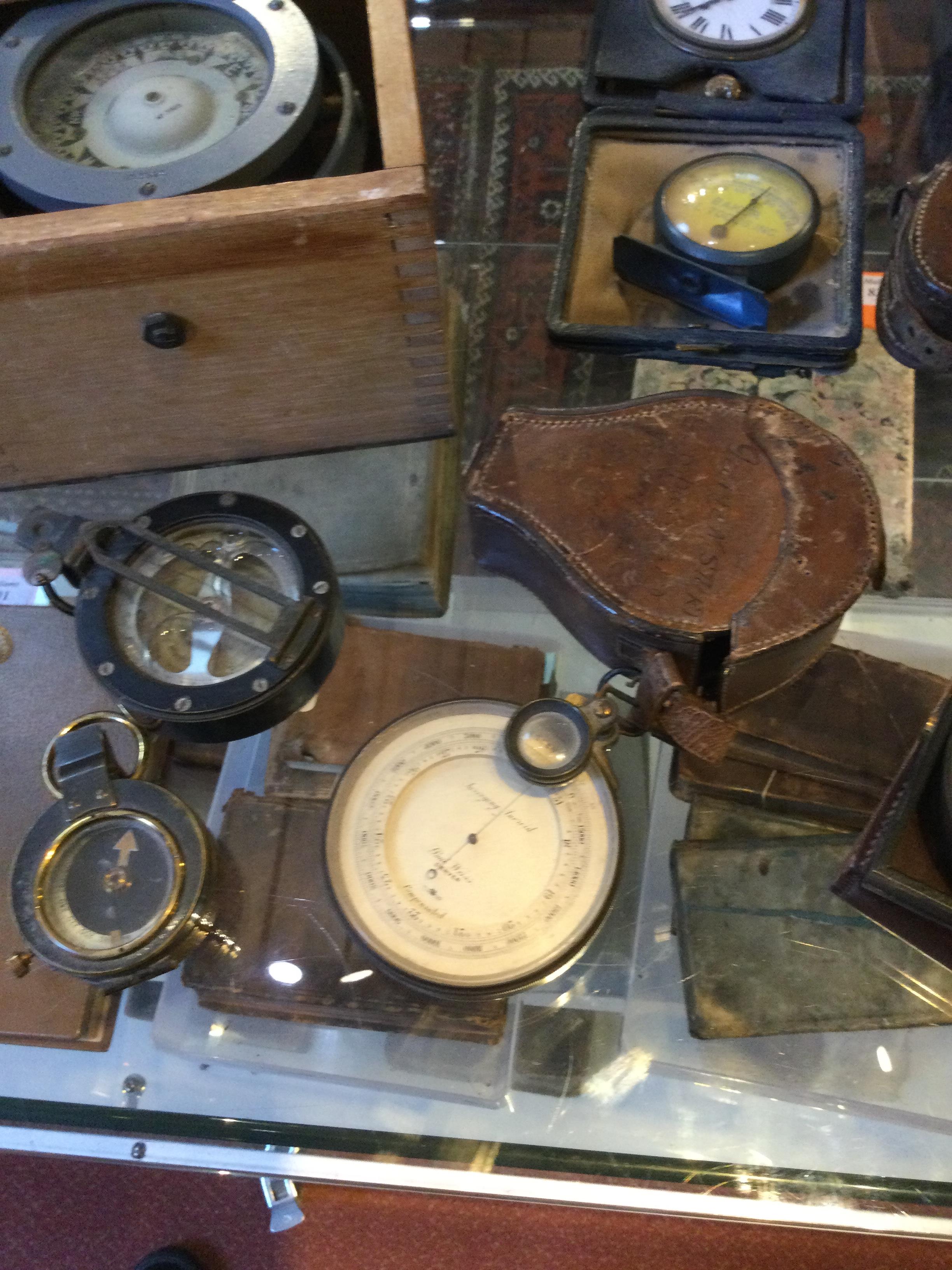 AN OLD EBONISED AND BRASS CASED POCKET ALTIMETER/BAROMETER, the silvered dial engraved 'Paul - Image 3 of 3