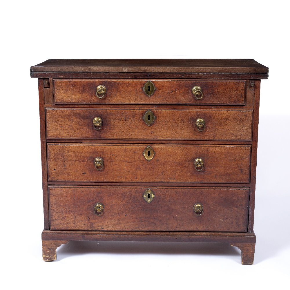 A GEORGE III MAHOGANY BACHELOR'S CHEST, with hinged fold over top above four long graduated drawers,
