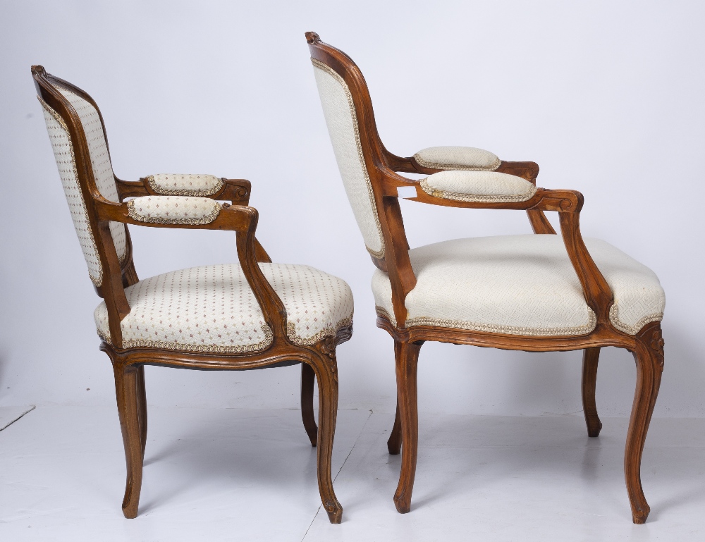 A FRENCH HEPPLEWHITE STYLE BEECHWOOD AND UPHOLSTERED ELBOW CHAIR, the cresting rail carved with - Image 4 of 5