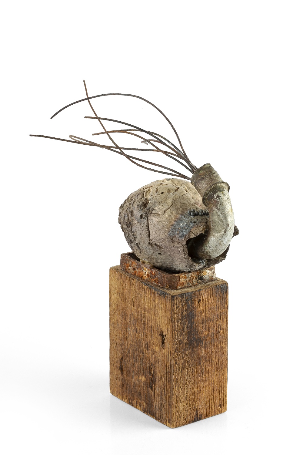 Manner of Gillian Lowndes (1936-2010) Shell form sculpture mixed media with wire 22cm high. - Image 2 of 3