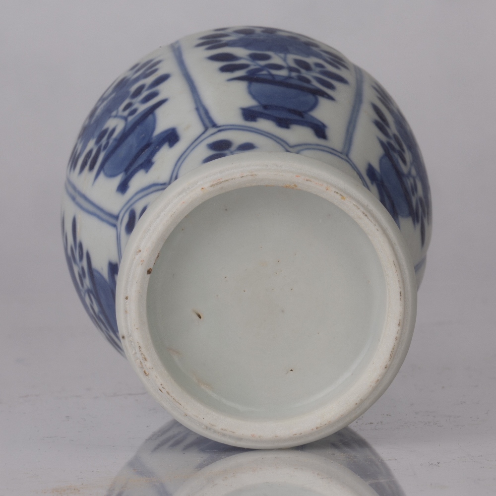 Blue and white slender vase Chinese, Kangxi period (1662-1722) decorated to the body with panels - Image 4 of 4