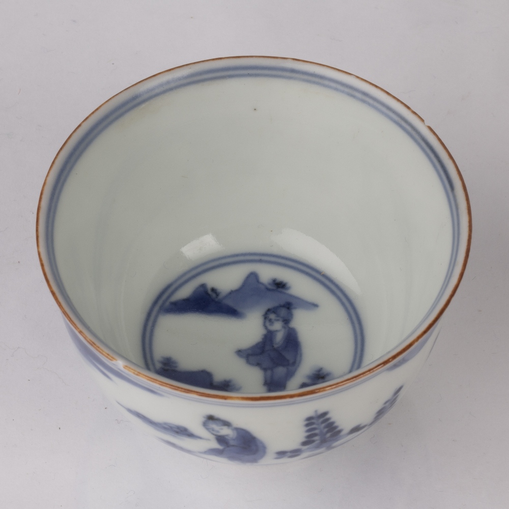 Group of porcelain Chinese, 17th/18th Century to include a famille verte 'bullet' shaped teapot, - Image 3 of 5