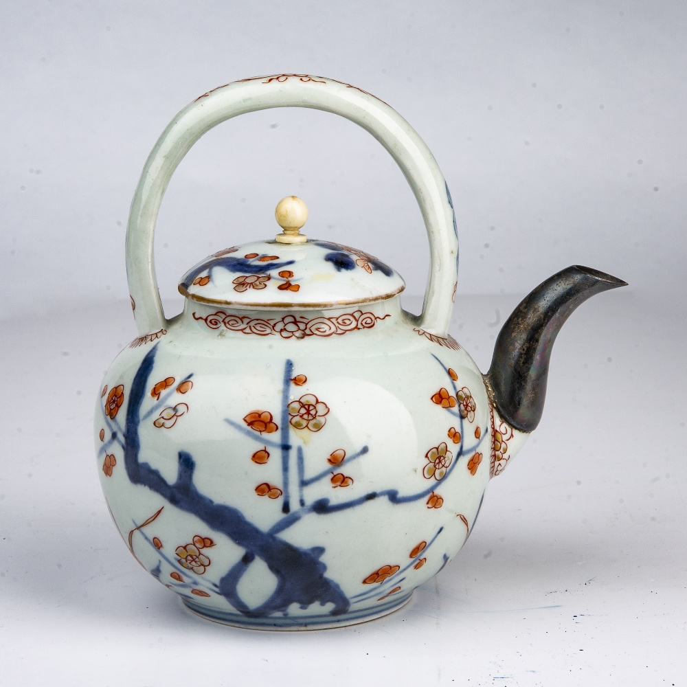 Ko-imari teapot Japanese, 18th Century with a lid and looped basket handle, decorated with - Image 2 of 4