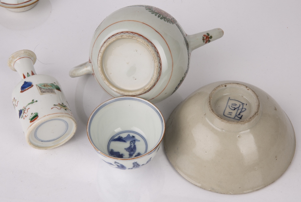 Group of porcelain Chinese, 17th/18th Century to include a famille verte 'bullet' shaped teapot, - Image 4 of 5