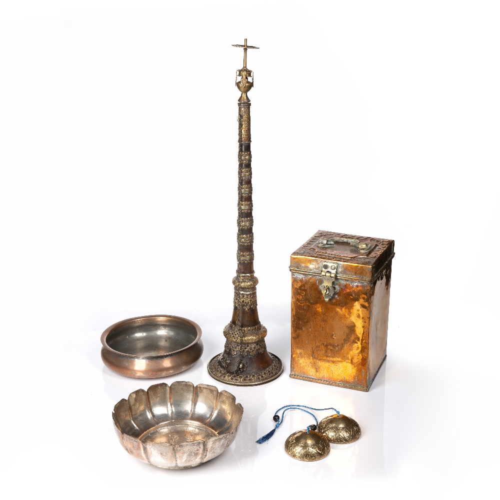 Copper and brass box Burma / Tibet with brass handle and lock, 25cm x 15cm x 15cm, a set of brass