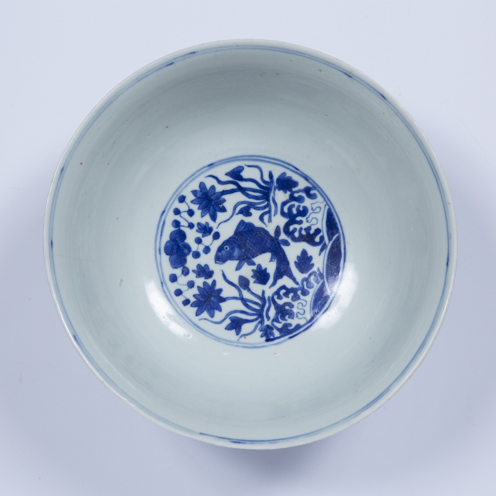 Ming style blue and white porcelain bowl Chinese, 19th Century painted with fish and flowers, - Image 5 of 5