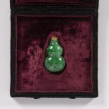 Mottled emerald green jade gourd snuff bottle Chinese, 1800-1850 of slightly flattened form and with