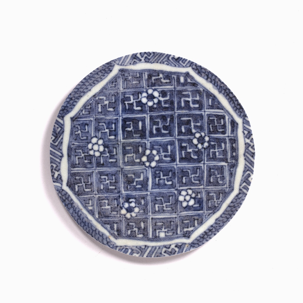 Blue and white medallion Chinese, circa 1625 from the Wanli shipwreck, decorated to the centre